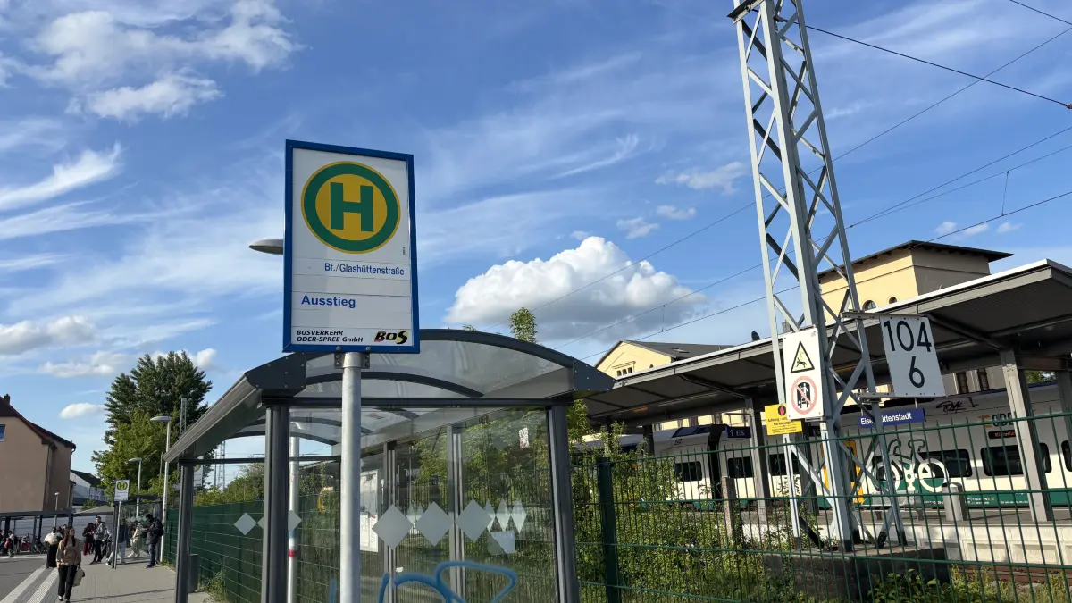 Fährt künftig vom Bahnhof in Eisenhüttenstadt ein direkter Bus nach Frankfurt (Oder)? Solch eine PlusBus-Linie hätte viel Vorteile.