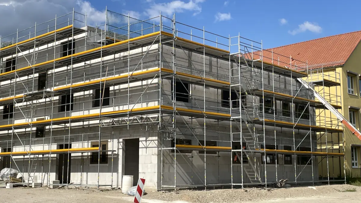Erweiterungsbau der Oberschule in Seelow: Die Kosten für Bau- und Triebstoffe sind kriegsbedingt die Höhe geschnellt. Was bedeutet das für das Schulbauprogramm?