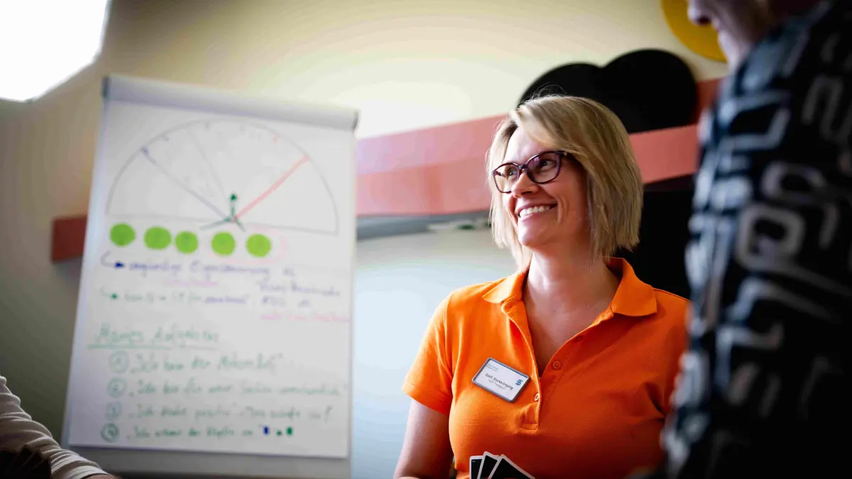 Gemeinsames Spielen: Was simpel klingt, wirkt oft wahre Wunder. Die FAZIT-Therapeutinnen wie Steffi Starke-Irrgang haben dabei die Interaktion von Eltern und Kindern genau im Blick, um auf dem Weg zu einem neuen Miteinander zu unterstützen.