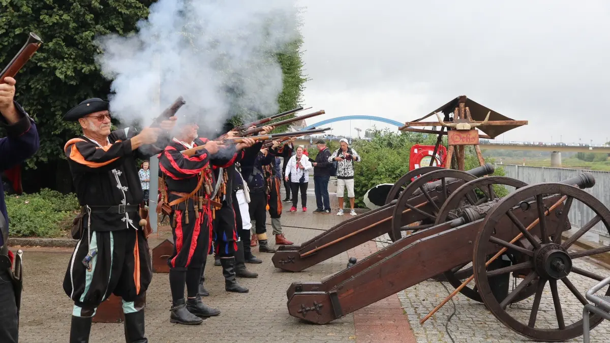 Historische Szene beim Stadtfest in Frankfurt (Oder) im Juli 2025: Der Startschuss für die Vorbereitungen zur 775-Jahrfeier im Jahr 2028 ist gemacht. Wer im Organisationsteam den Hut auf hat.