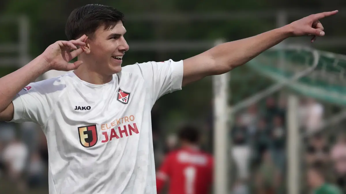 Fussball : Fürstenwalde, Fussball Brandenburgliga, Union Fürstenwalde - 1. FC Frankfurt, und it's derby time, ich höre Lennox Liebner nach dem zweiten Tor der Frankfurter
22.05.2026 FOTO BENK