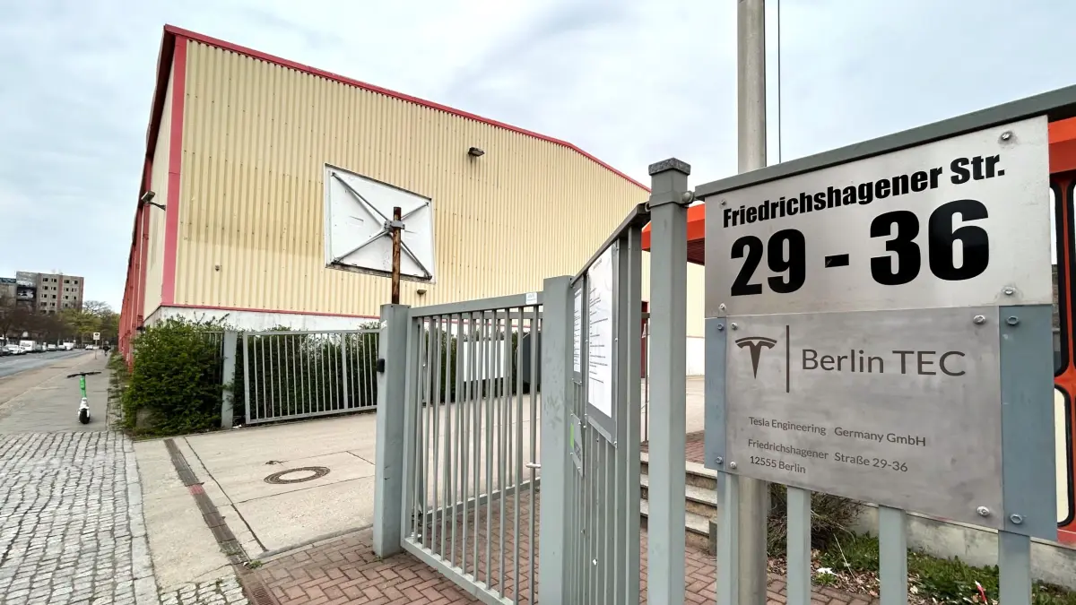 Tesla in Berlin-Köpenick: An der Friedrichshagner Straße 29 bis 36 baut das US-Unternehmen sein neues Entwicklungs- und Technologiezentrum.