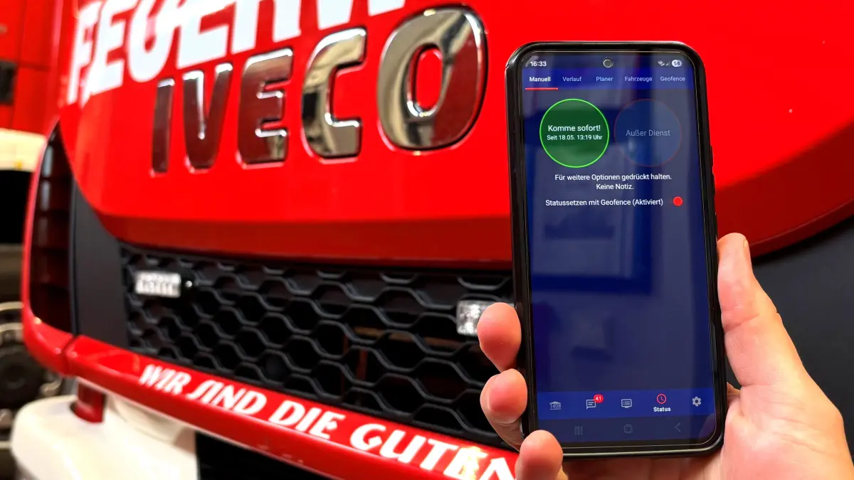Müllrose. Freiwillige Feuerwehr Amtsfeuerwehr Schlaubetal. Auf einem Smartphone ist die App Divera geöffnet, die von der Feuerwehr für die Kommunikation und ergänzend zum Digitalen Meldeempfänger auch bei Alarmierungen genutzt wird. 19.05.2026 Foto: Amtsfeuerwehr Schlaubetal/Steffen Barck