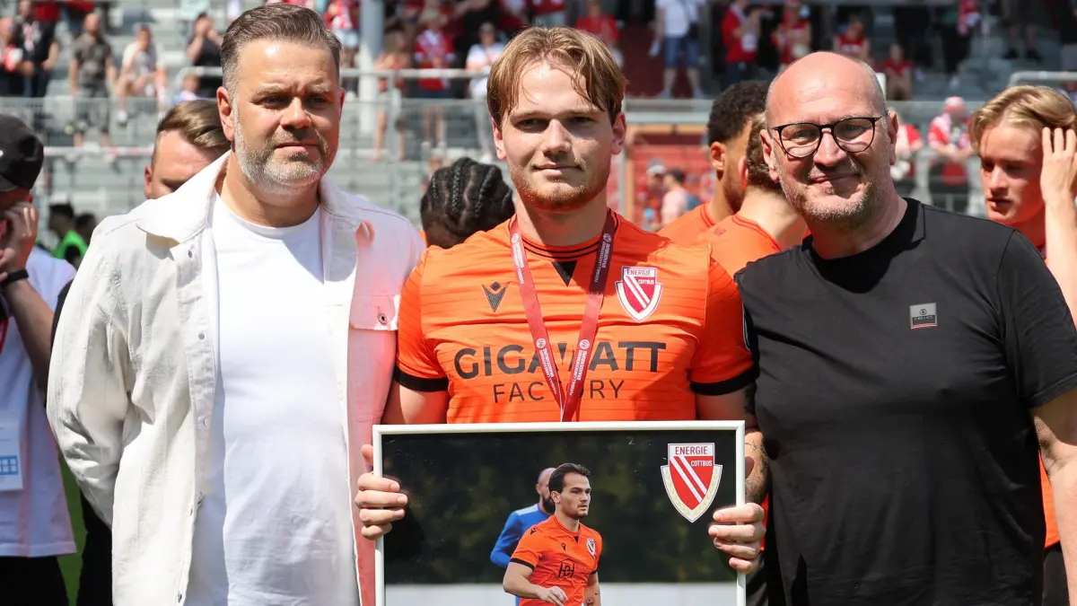 Fussball Landespokal Brandenburgt 2025/2026 Finale FC Energie Cottbus - VfB Krieschow 1921: Verabschiedung von 36 Janis Juckel (Energie Cottbus)