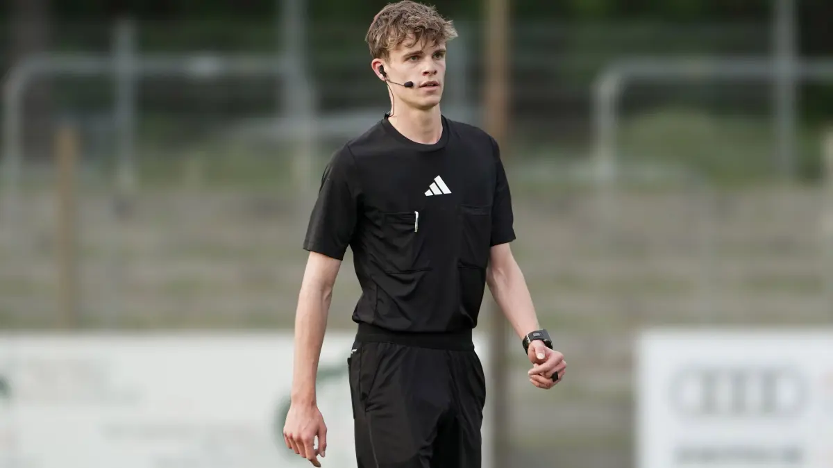 Fussball : Fürstenwalde, Fussball Brandenburgliga, Union Fürstenwalde - 1. FC Frankfurt, und it's derby time, junger Schiedsrichter Roman Brand im hart umkämpften Prestigederby
22.05.2026 FOTO BENK
