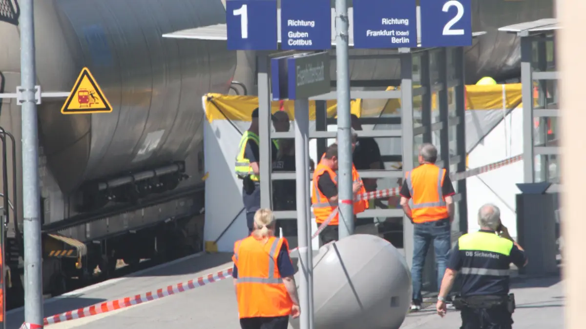 Wegen eines Notarzteinsatzes im Bahnhof von Eisenhüttenstadt ist die Strecke zwischen Frankfurt und Eisenhüttenstadt gesperrt. Die Züge der RE 10 und RB43 fahren nicht