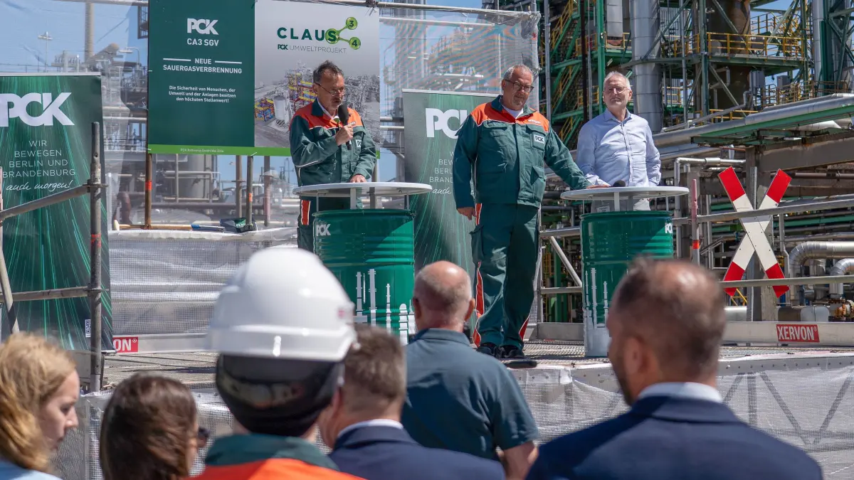 Baustelleneröffnung PCK: Schwedt, 27.05.2026: Baustelleneröffnung PCK, Die PCK-Geschäftsführer Ralf Schairer und Harry Gnorski sowie Dr. Frank Beck vom Umweltministerium.