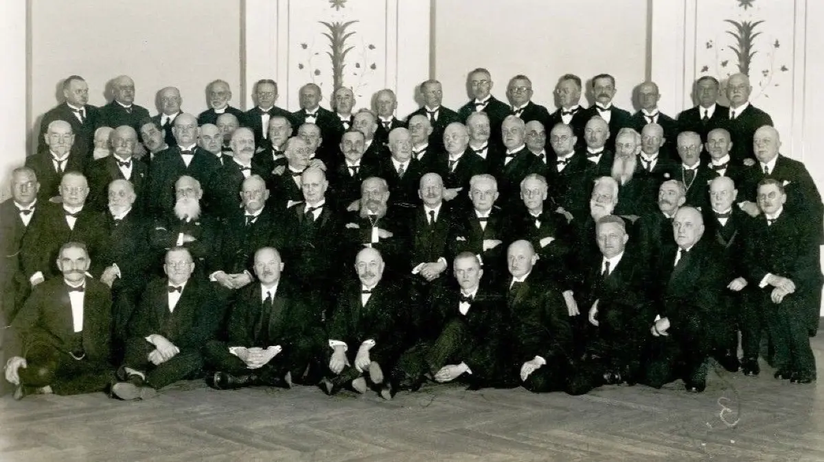 Mitglieder der Loge "zum aufrichtigen Herzen" am 13. April 1933 in Frankfurt (Oder). Wegen ihres humanistischen, liberalen Ideals verboten die Nazis im Jahr 1935 die Freimaurerlogen.