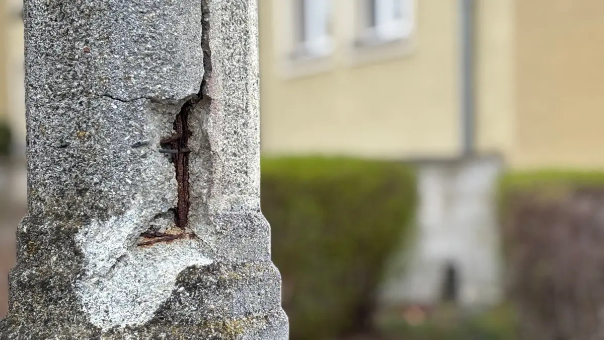 Laternen in der Eichendorffstraße im I. Wohnkomplex von Eisenhüttenstadt