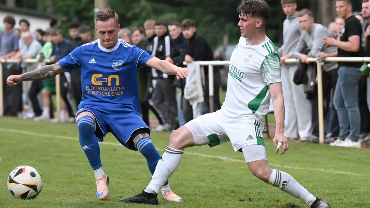 Fussball : Waldsieversdorf, Fussball Landesliga Nord, Buckow / Waldsieversdorf - FC Schwedt, Max Nürbchen gegen Maxim Kath links
29.05.2026 FOTO BENK