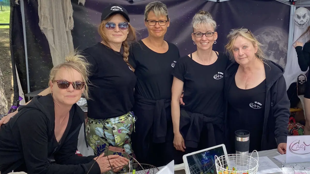 Viel weiblicher Charme am Stand: der Tanzsport- und Kulturverein CarMa sucht tanzfreudigen Nachwuchs un deinen Trainer für Sport- und Showtanz.