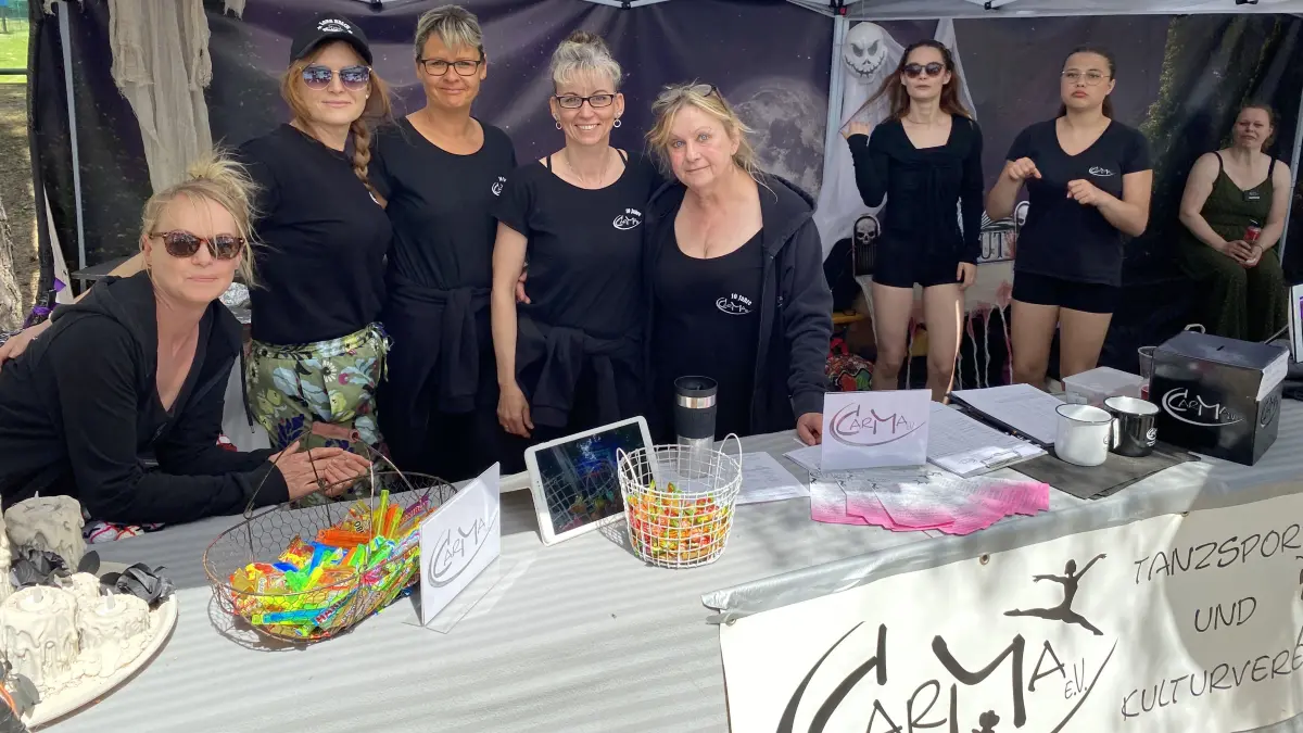 Viel weiblicher Charme am Stand: der Tanzsport- und Kulturverein CarMa sucht tanzfreudigen Nachwuchs un deinen Trainer für Sport- und Showtanz.
