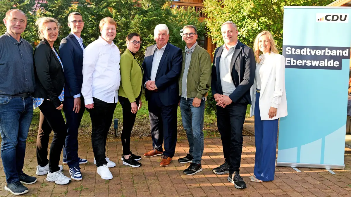 Der neue Vorstand der CDU in Eberswalde (von links): Danko Jur, Monique Schostan, Kay Brandenburg, Niclas-Leon Grummini, Daniela Salzmann, Uwe Grohs, Raik Sander, Dr. Oliver Friedrich und Vivien-Patricia Tucholl.