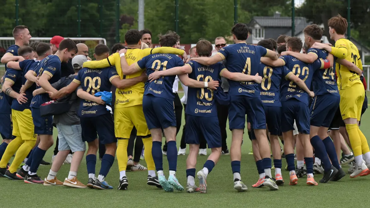 Fussball : Klosterfelde, Fussball Oberliga Nord Punktspiel, Union Klosterfelde - Dynamo Schwerin, die Klosterfelder feiern den letzten Sieg dieser Saison
FOTO BENK 30.05.2026