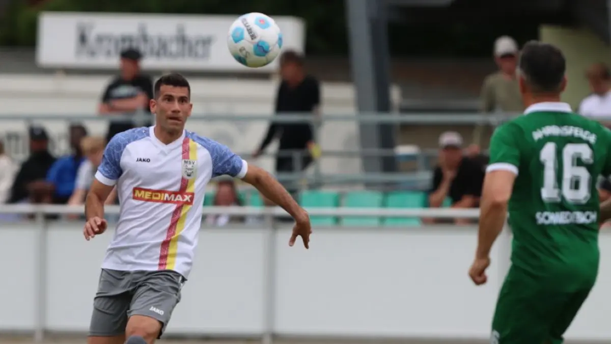 Fußball Brandenburgliga: Ahrensfelde gegen MSV Neuruppin mit Rückkehrer Dimitris Komnos nach 280 Tagen Pause am 22. Mai erstmals wieder am Ball