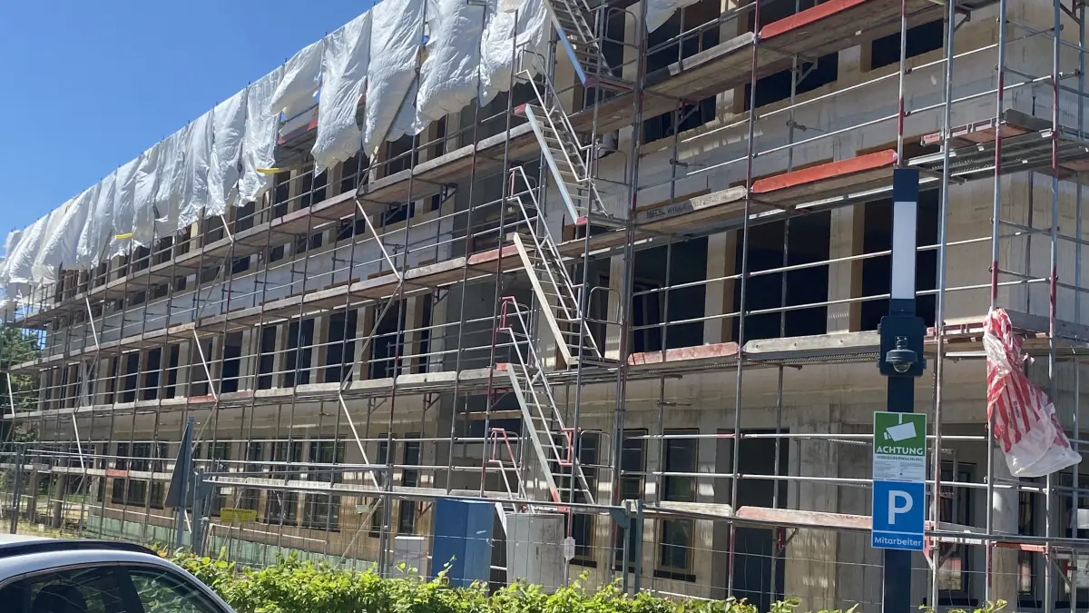 Noch im Bau: Die Grundschule auf dem Spree-Campus in Fürstenwalde. In dem Gebäude soll auch der Hort unterkommen - wenn es denn fertig ist.