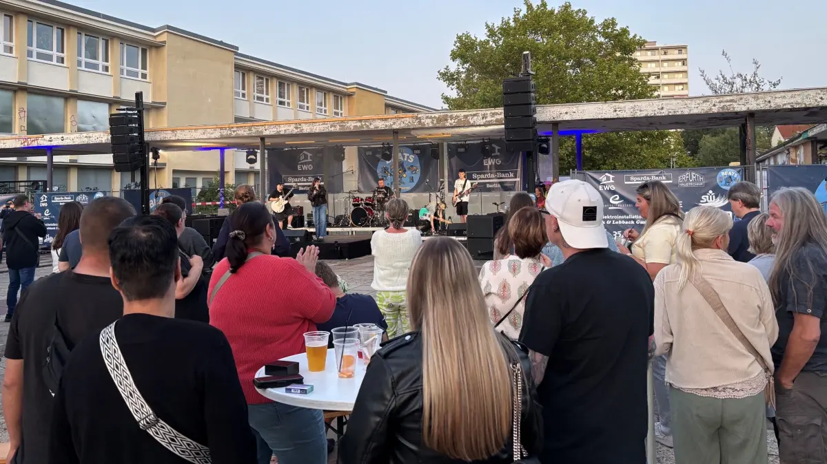 Konzert am Platz der Jugend in Eisenhüttenstadt im September 2025