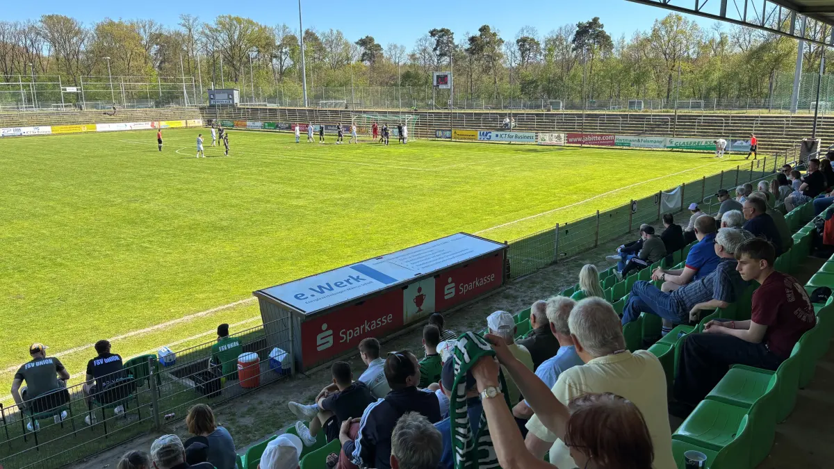 Sehen die Fans in Fürstenwalde demnächst in der Spree-Arena einen Top-Verein aus der Fußball-Bundesliga? Die VSG Altglienicke trägt ihre Heimspiele in der Regionalliga Nordost dort aus und hat sich für den DFB-Pokal qualifiziert.