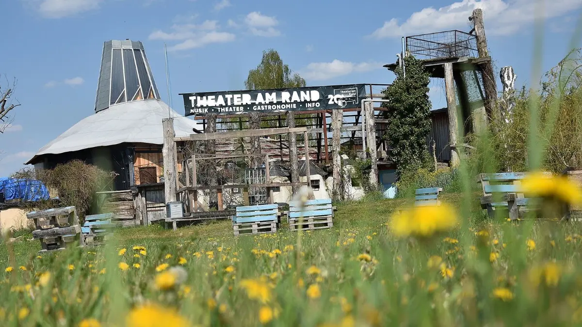 Das Theater am Rand in Zollbrücke lädt zu einem Tag der offenen Tür.