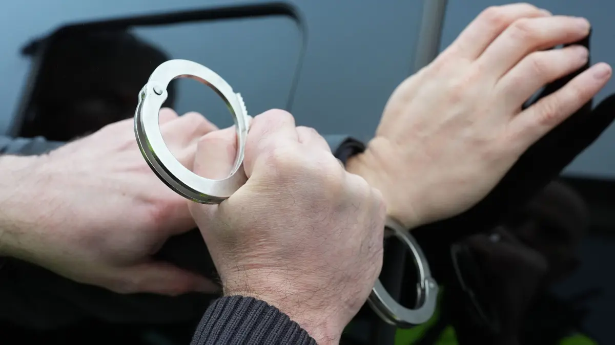 Nach einer mutmaßlichen sexuellen Belästigung von Kindern in Templin nahm die Polizei einen 38-Jährigen in Gewahrsam und leitete Ermittlungen ein. (Symbolbild)