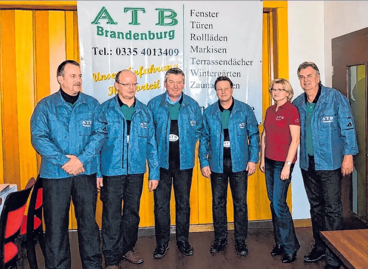 Ein Teambild aus den ersten Jahren des Unternehmens. Rechts im Bild Andrea und Arnim Tietz