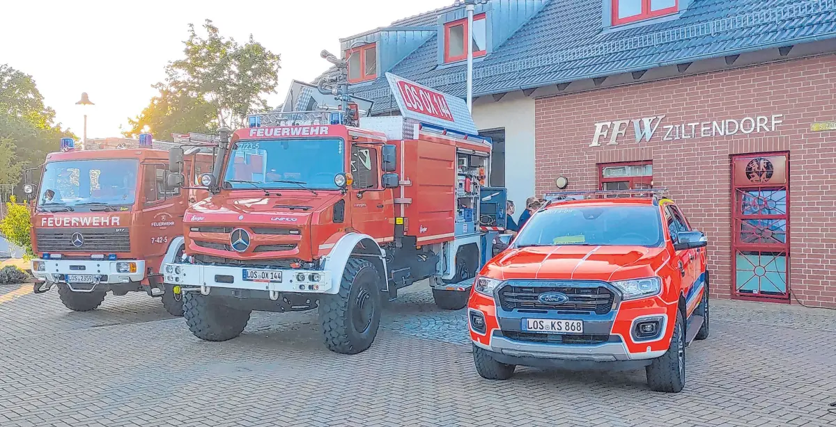 Die Fahrzeuge der Ortsfeuerwehr Ziltendorf stehen sinnbildlich für 100 Jahre Entwicklung – von einfachen Anfängen bis zur heutigen Einsatzbereitschaft für die Region.