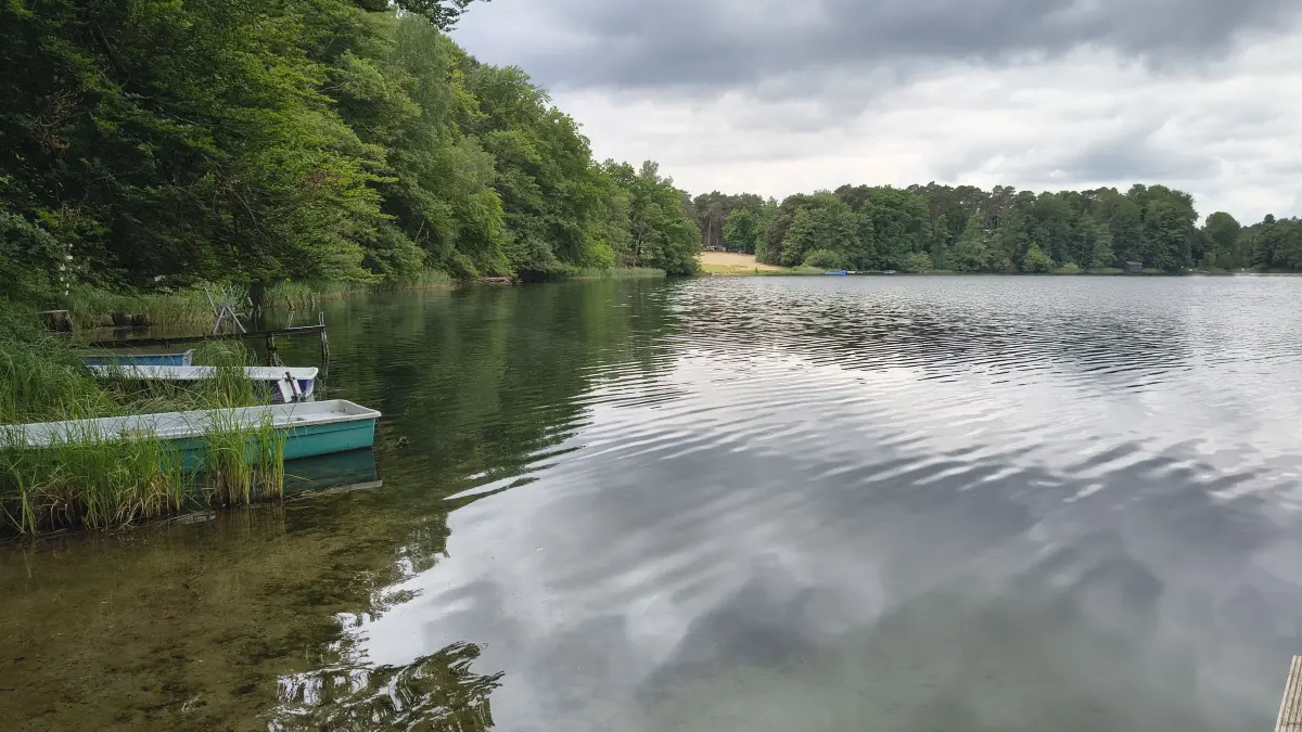 Still ruht der Üdersee. Bei vielen Gartenfreunden rumort es jedoch deutlich, wenn es um die Neubaupläne für die B167 geht.