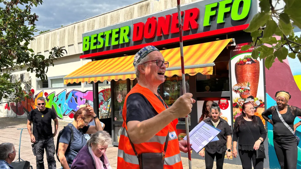 Michael Kurzwelly am Imbiss "Bester Döner FFO" am Pablo-Neruda-Block in Frankfurt (Oder).