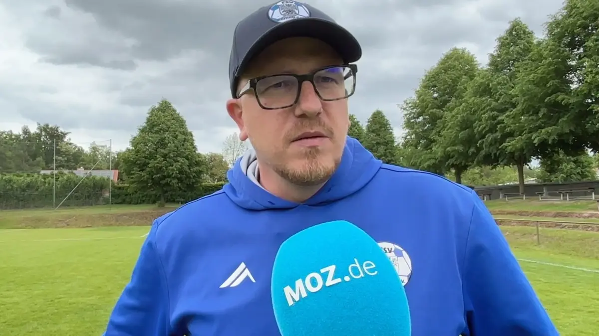 Schönow, 30.05.2026, LL 28. ST Schönower SV - FSV Bernau 4:1, FSV-Trainer Tommy Benndorf