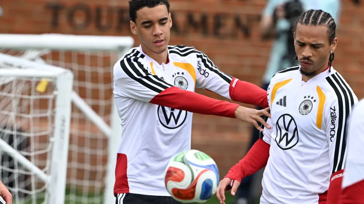 Fußball-WM 2026 - Training Deutschland: 09.06.2026, USA, Winston-Salem: Fußball: WM 2026, Nationalmannschaft Deutschland, Training vor dem ersten WM-Spiel gegen Curaçao, Jamal Musiala und Leroy Sané von Deutschland . Foto: Federico Gambarini/dpa +++ dpa-Bildfunk +++