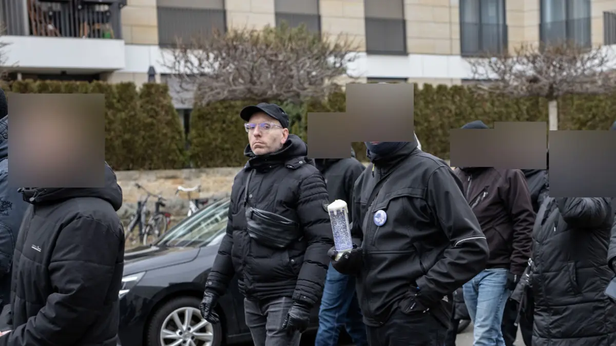 Reimo Röseler von der AfD-Frankfurt (Oder) auf dem Neonazi-Aufmarsch in Dresden im Februar. Die Veranstaltung gilt als das wichtigste rechtsextreme Szenetreffen.