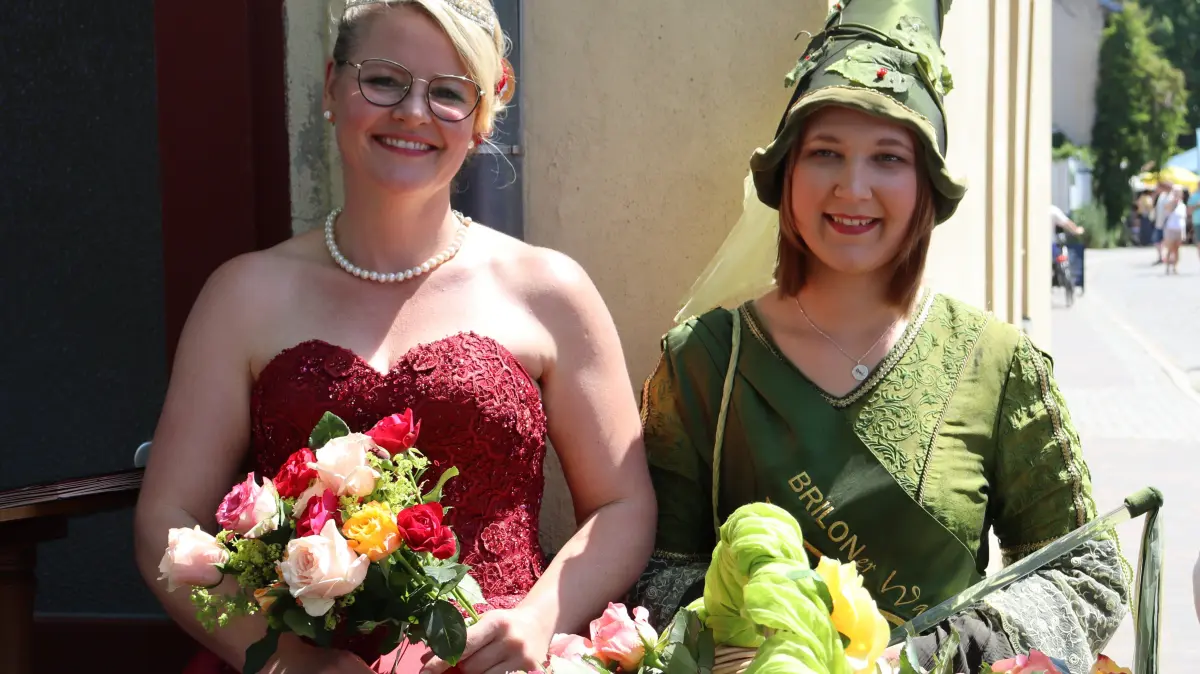 Buckows Rosenkönigin Isabelle I. wird zusammen mit der Briloner Waldfee aus der Partnerstadt die 60. Rosentage eröffnen. Zur Jubiläumsauflage des Stadtfestes ist an drei Tagen besonders viel los.