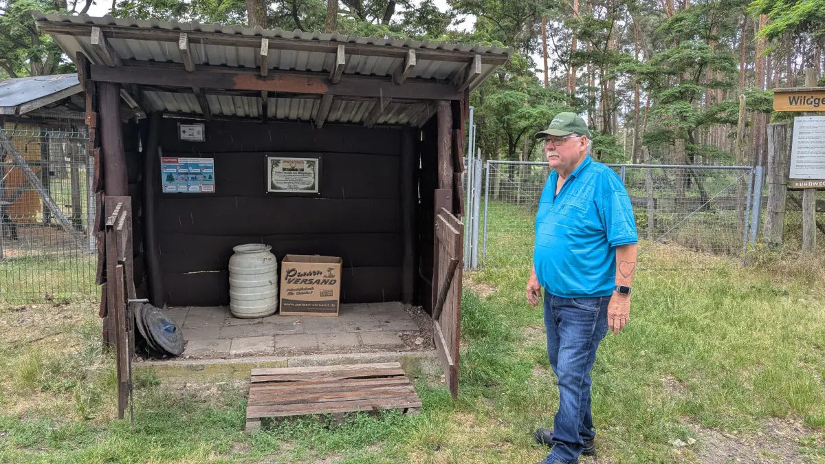 Der Leiter des Wildgeheges, Eckard Peetz