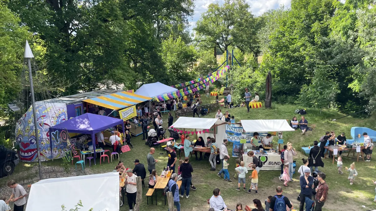 Das You & Me-Festival in der Kulturgießerei in Schöneiche findet schon zum fünften Mal statt – diesmal als Sommer-Musikfestival mit jungen Bands aus Schöneiche und Umgebung. Zudem gibt es viele weitere Veranstaltungen am Wochenende rund um Erkner.