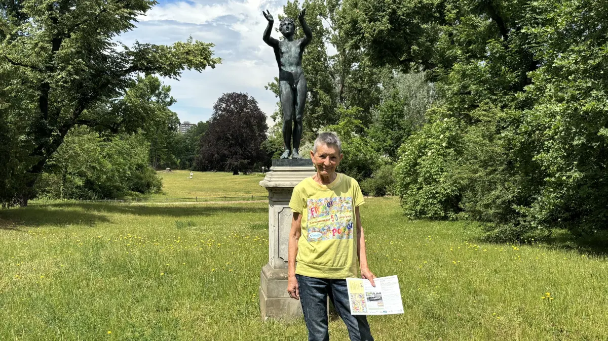 Sonja Gudlowski von der Bürgerinitiative Lennépark freut sich auf die 16. kleine Parknacht in Frankfurt (Oder). Was unter dem Motto "Flower Power in unserem Gartendenkmal" alles los sein wird.