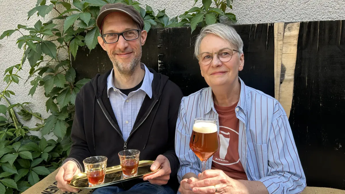 Sie haben zusammen ein Kaffee-Bier kreiert: Zsombor Kozma von der Waldstadtrösterei in Eberswalde und Nora von Billerbeck vom Barnimer Brauhaus in Niederfinow. Wozu passt es?