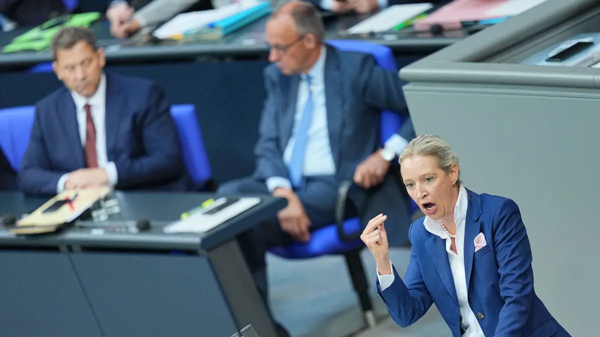 Bundestag mit Regierungserklärung von Bundeskanzler Merz: 11.06.2026, Berlin: Alice Weidel, Bundesvorsitzende und Fraktionsvorsitzende der AfD, spricht im Plenarsaal im Bundestag nach einer Regierungserklärung des Bundeskanzlers. Foto: Michael Kappeler/dpa +++ dpa-Bildfunk +++