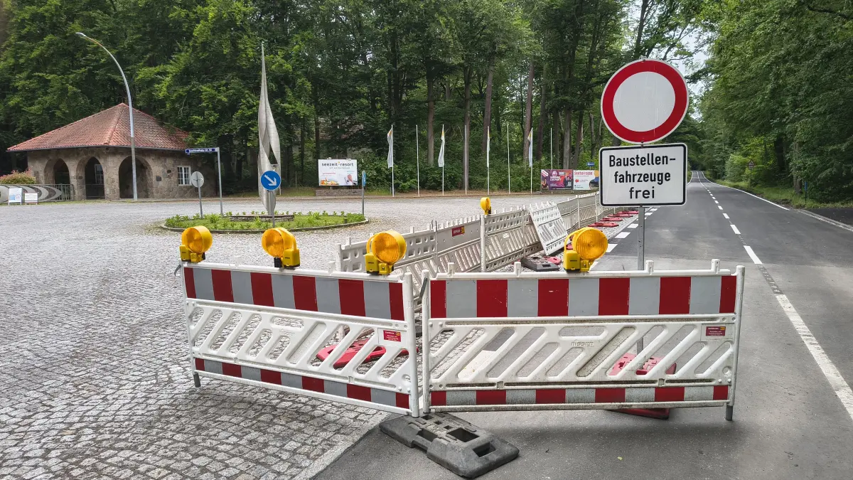 Die L239-Baustelle am Seezeitresort zwischen Altenhof und Joachimsthal am Mittwochmittag (10. Juni). Die Arbeiten gehen demnächst zu Ende, aber auch noch in die Verlängerung.