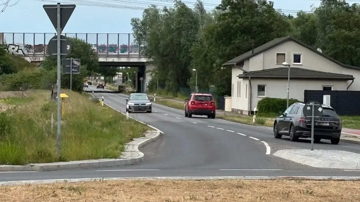 Car-Schmäcke-Straße in Neuenhagen bei Berlin: Fernleitungsnetzbetreiber Ontras prüft Ferngasleitungen im Abschnitt vom Kreisverkehr bis zur Autobahnunterführung; dafür wird die Straße in diesem Abschnitt vom 15.6. bis 3.7.2027 sowie vom 24.8. bis 18.09. halbseitig gesperrt.