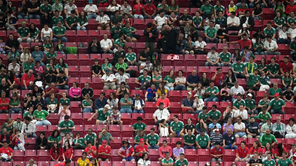 WM 2026 - Südkorea - Tschechien: 11.06.2026, Mexiko, Zapopan: Fußball, Männer: WM, Südkorea - Tschechien, Vorrunde, Gruppe A, Spieltag 1, Guadalajara-Stadion in Zapopan bei Guadalajara. Fans verfolgen das Spiel. Foto: Moises Castillo/AP/dpa +++ dpa-Bildfunk +++