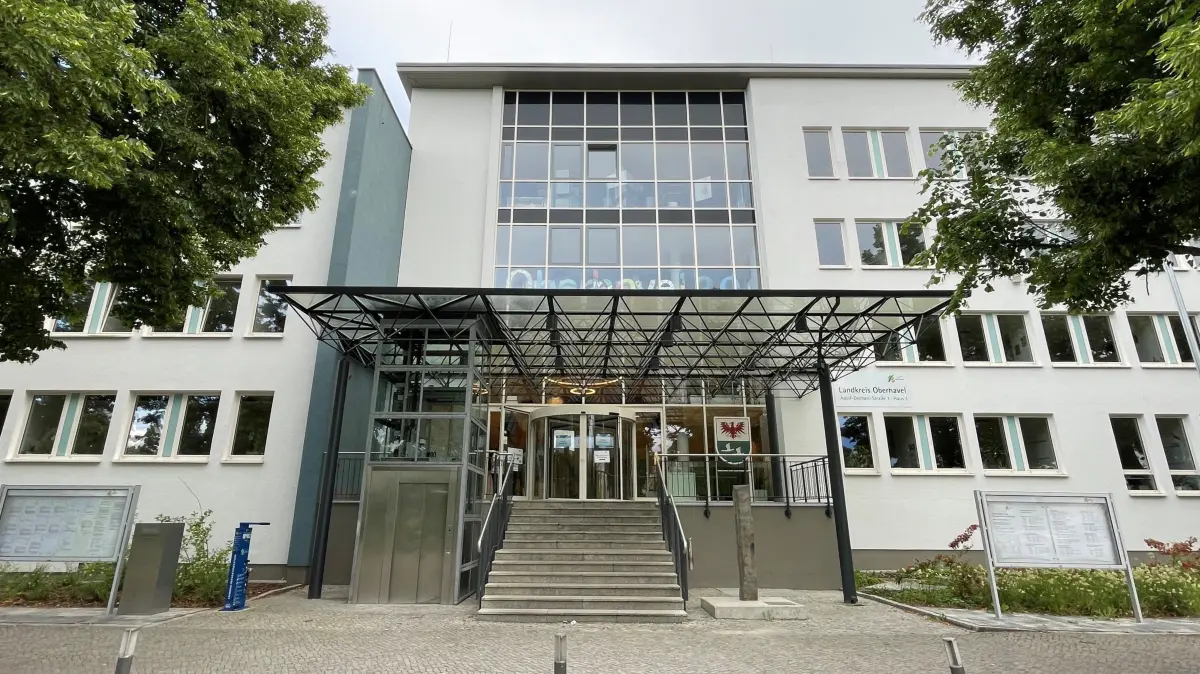 Sitz der Kreisverwaltung Oberhavel in Oranienburg, Adolf-Dechert-Straße, Verwaltung Verwaltungssitz von Landrat Tönnies