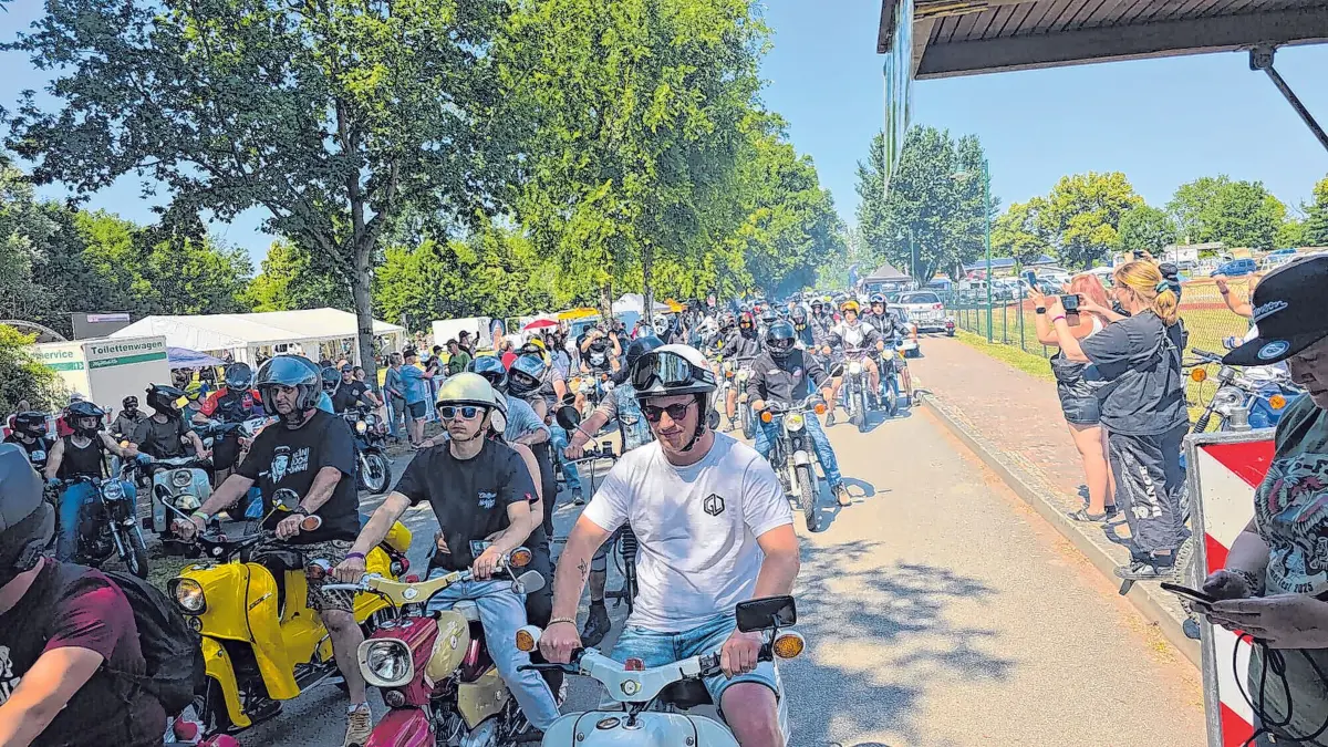 Sie rollen an: Am nächsten Wochenende wird Letschin beim 8. Sommerfest der Simsonfreunde Oderbruch wieder ganz im Zeichen der kultigen Nostalgie-Mopeds aus Suhl stehen.