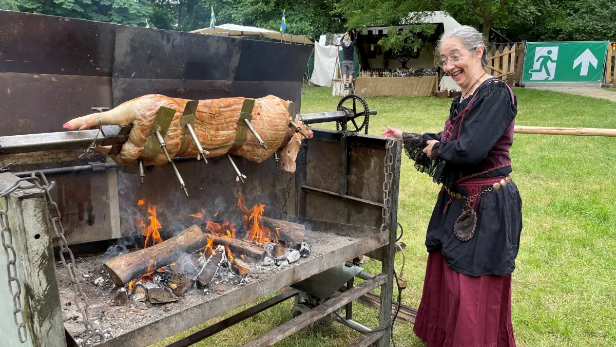 Mittelaltermarkt Hussitenfest Spanferkelgrill Cornelia P.