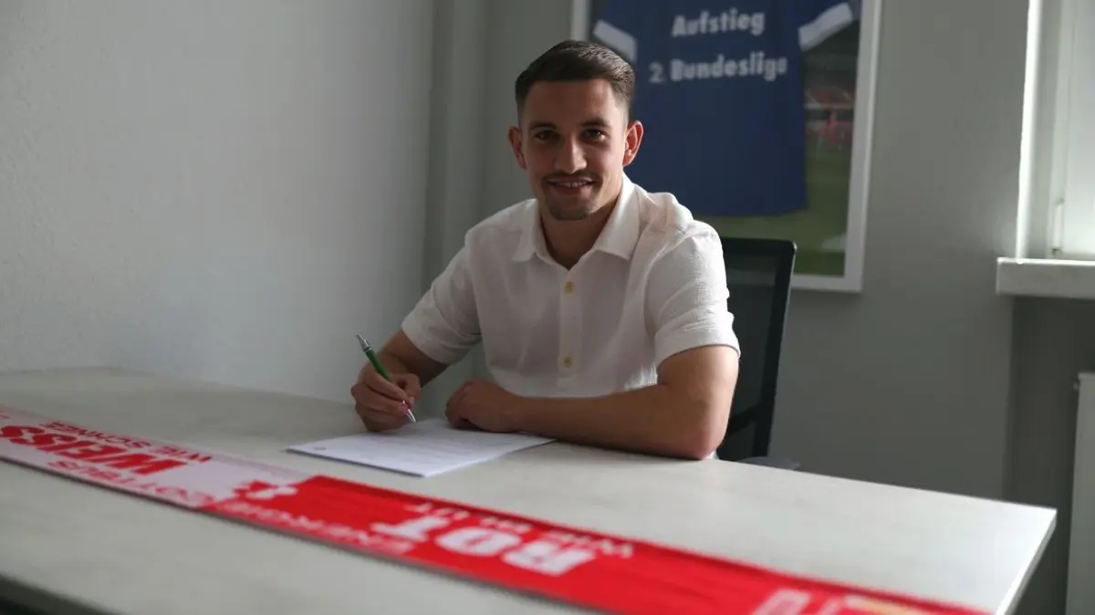 Der FC Energie Cottbus hat Mittelfeldspieler Julian Guttau für die 2. Bundesliga verpflichtet. Trainer Claus-Dieter Wollitz hatte ihn schon länger auf dem Radar.
