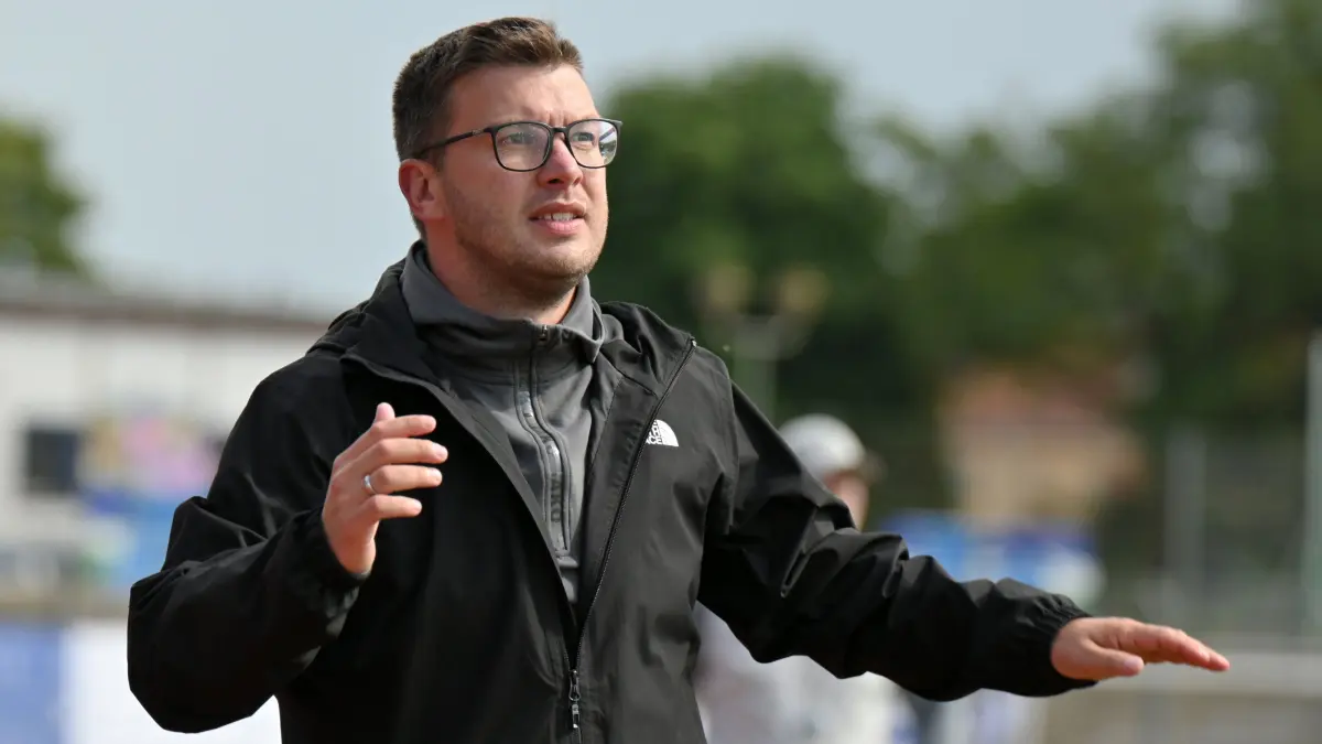 Fussball : Brandenburg an der Havel Stadion, Fussball Brandenburgliga Punktspiel, Stahl Brandenburg - 1. FC Frankfurt , Trainer Sascha Kloß FOTO BENK 13.06.2026