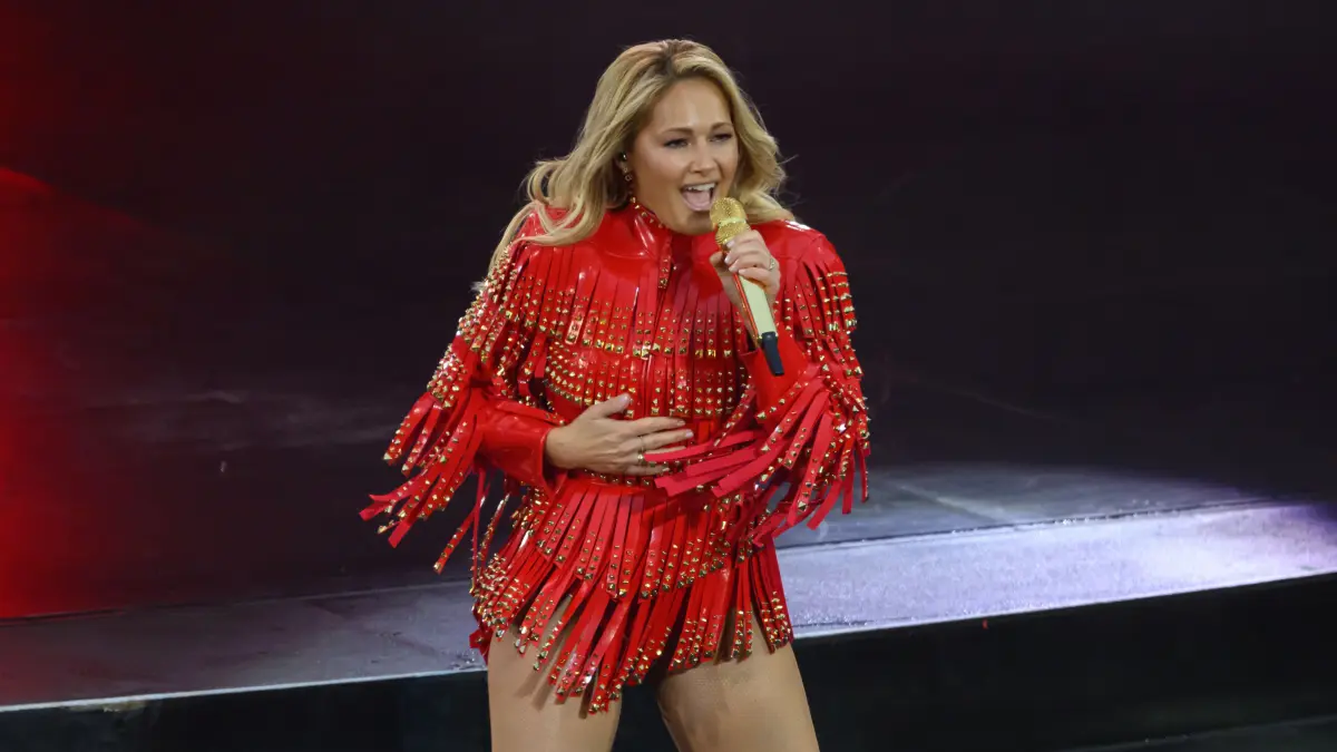 Nach Jahren wieder live in Berlin: Sängerin Helene Fischer (hier beim Auftakt ihrer "360 Grad Tour" in Dresden) begeistert ihre Fans beim Konzert im Berliner Olympiastadion.