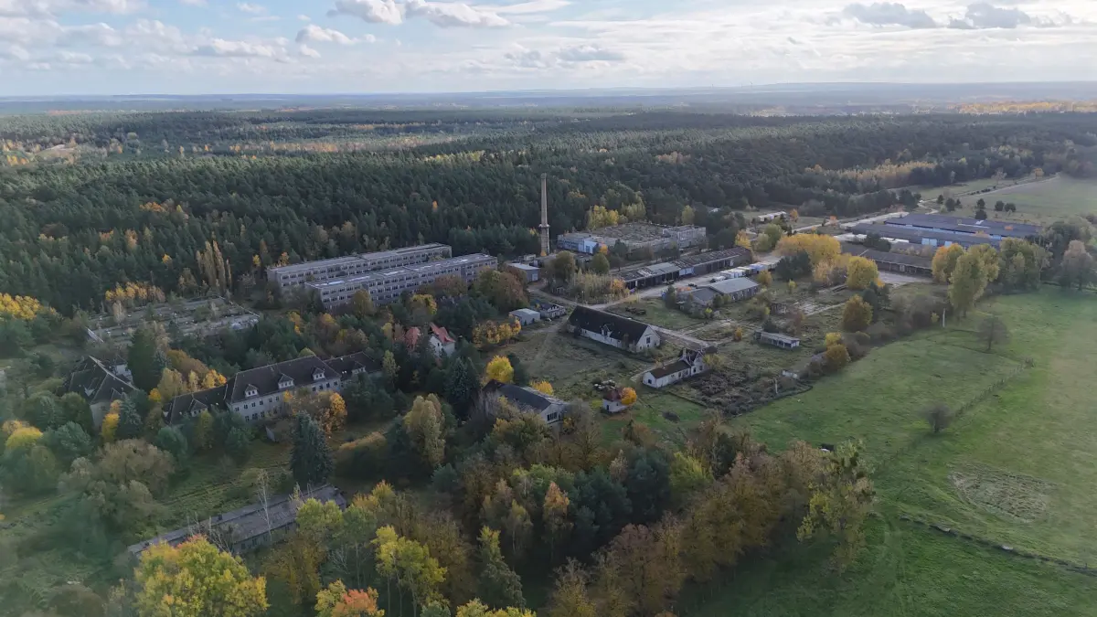 Die ehemalige Kaserne in Waldsieversdorf, Rotes Luch, liegt seit Jahren brach. Für einige alte Militär-Areale, die künftig zivil genutzt werden sollten, gab es Pläne. Die werden nun durchkreuzt.