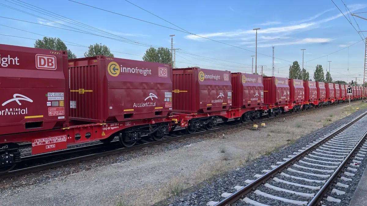 Der Stahlproduzent ArcelorMittal Eisenhüttenstadt ist auf einen reibungslosen Bahnverkehr angewiesen. Doch ausgerechnet in diesem Bereich gibt es große Probleme.