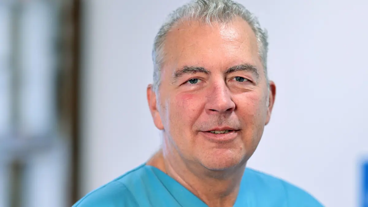 Tom Hammermüller, Chefarzt im Sana Gefäßzentrum Lausitz. Sana Kliniken Niederlausitz