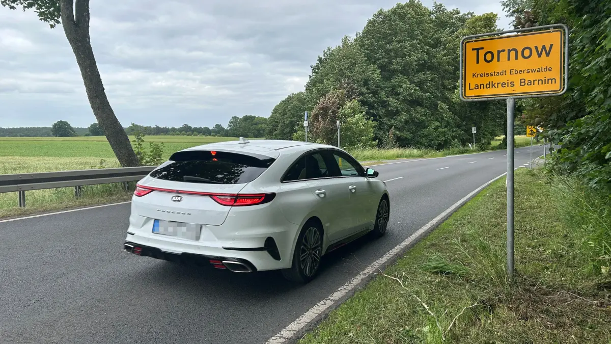 Mit Vollgas in den Stadtteil von Eberswalde? Am Ortseingang von Tornow reduzieren bei Weitem nicht alle Autofahrer, die auf der Bundesstraße 167 unterwegs sind, ihr Tempo auf die innerorts erlaubten 50 km/h.
